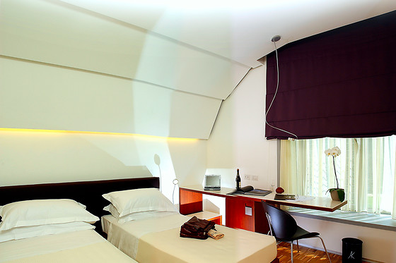 Black Hotel - photo 2