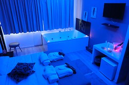 Royalty Rooms & Spa