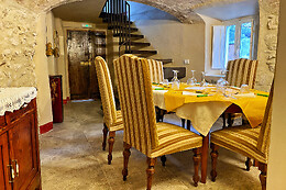 Collis Petri Relais