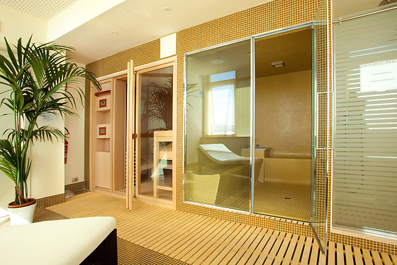 Breaking Business Hotel - photo 4