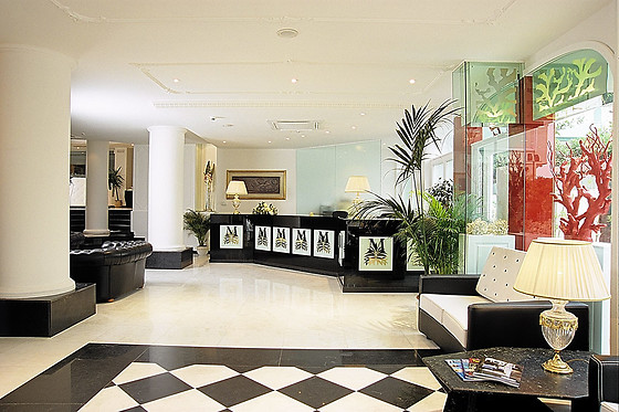 M Glamour Hotel - photo 4